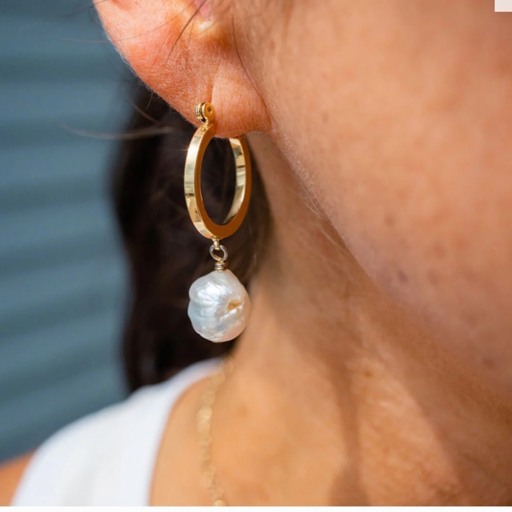 NWOT 14k gold Baroque Hoop Earrings